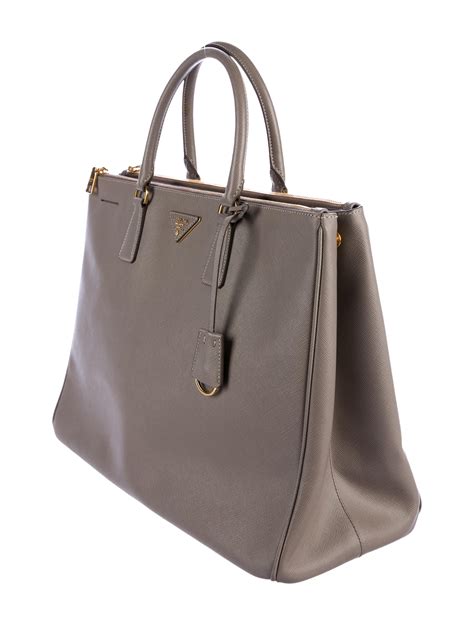 prada saffiano lux galleria shopping bag 28cm|prada saffiano lux tote large.